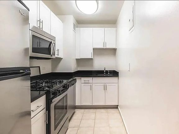 4th image of 108 E 38th St APT 604