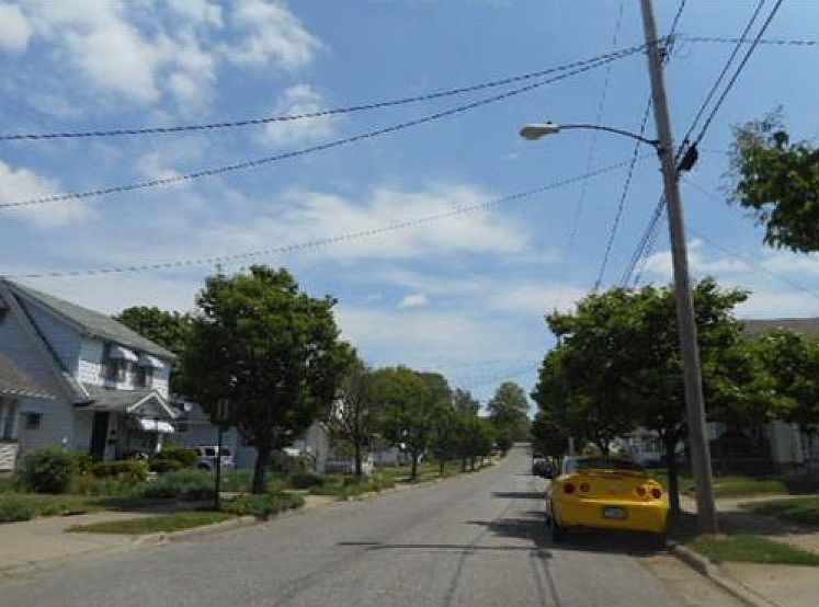 2nd image of 843 Saxon Ave