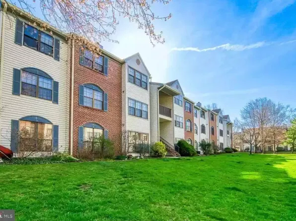8 Chamberlin Ct #E-1, Lawrence Township, NJ 08648