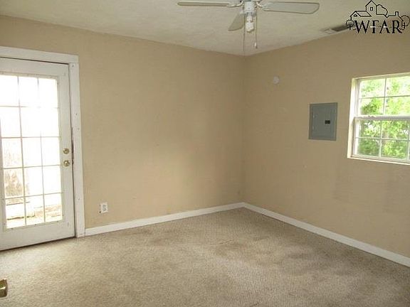 5th image of 512 Rosewood St
