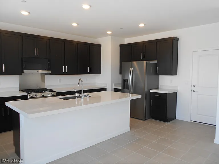 324 Lupton Ave — Photo 3