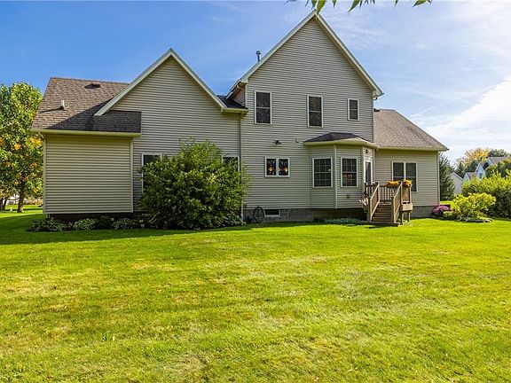 5th image of 32 Terrace Hill Dr