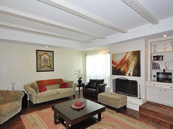 5th image of 421 E Fair Harbor Ln