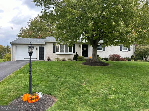 7 James Cir, Denver, PA 17517