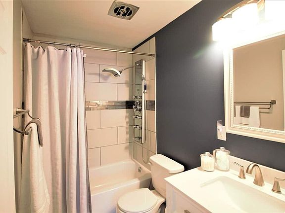 3rd image of 328 N Maple Ave #5