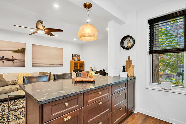 Sold by Remax Edge | media 4