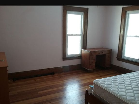 5th image of 931 Westcott St