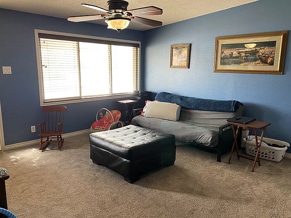 4th image of 800 NE Mustang Dr