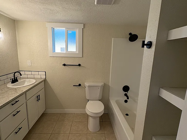 1460 Cascade Dr — Photo 17
