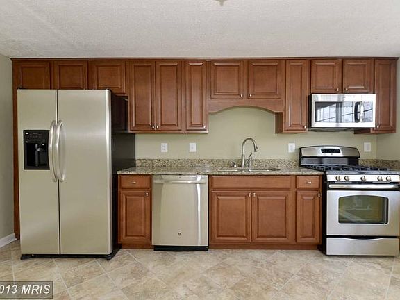 4th image of 7842 Saint Claire Ln