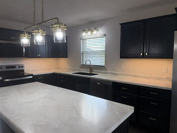 4th image of 1302 Redbud Dr