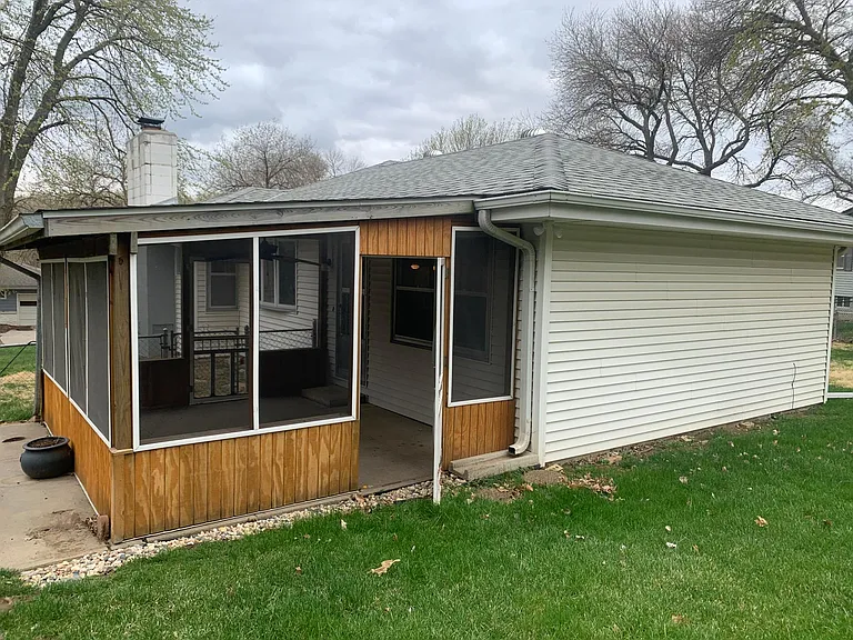 1605 Madison St — Photo 2