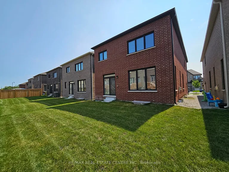 18 Gladmary Dr — Photo 39
