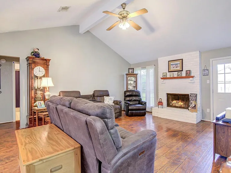 5810 Wildfire St — Photo 3
