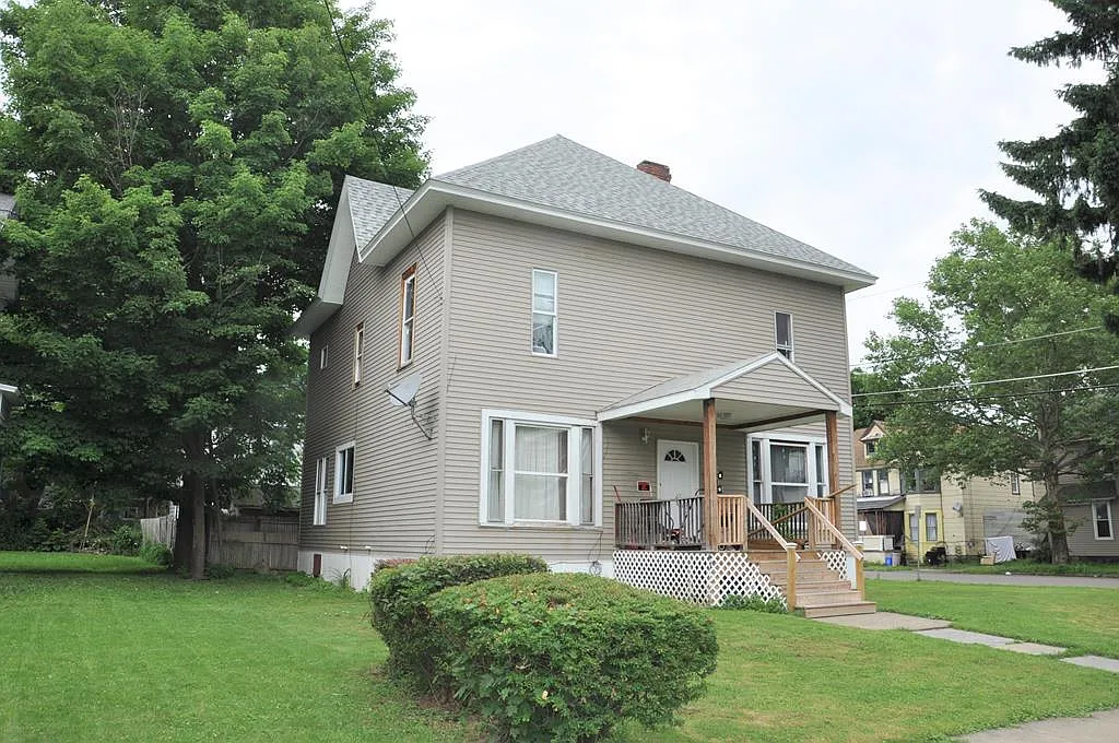 271 Lormore St photo 1
