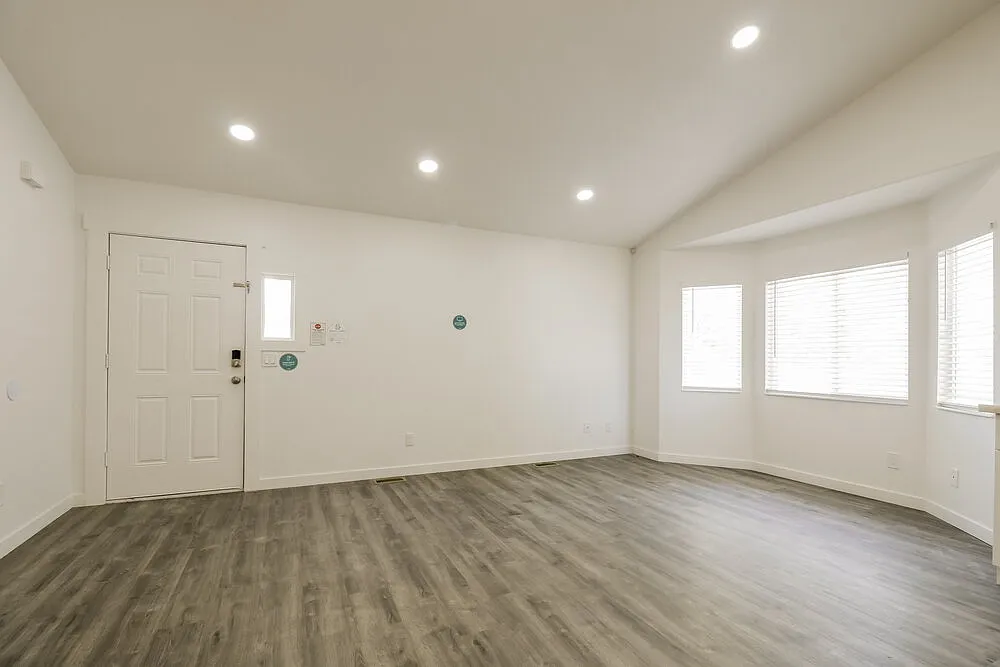 5 bed, 3.0 bath, 2194 sqft, $2,355 — Photo 4