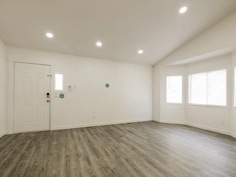2098 E Weeping Willow Way — Photo 4