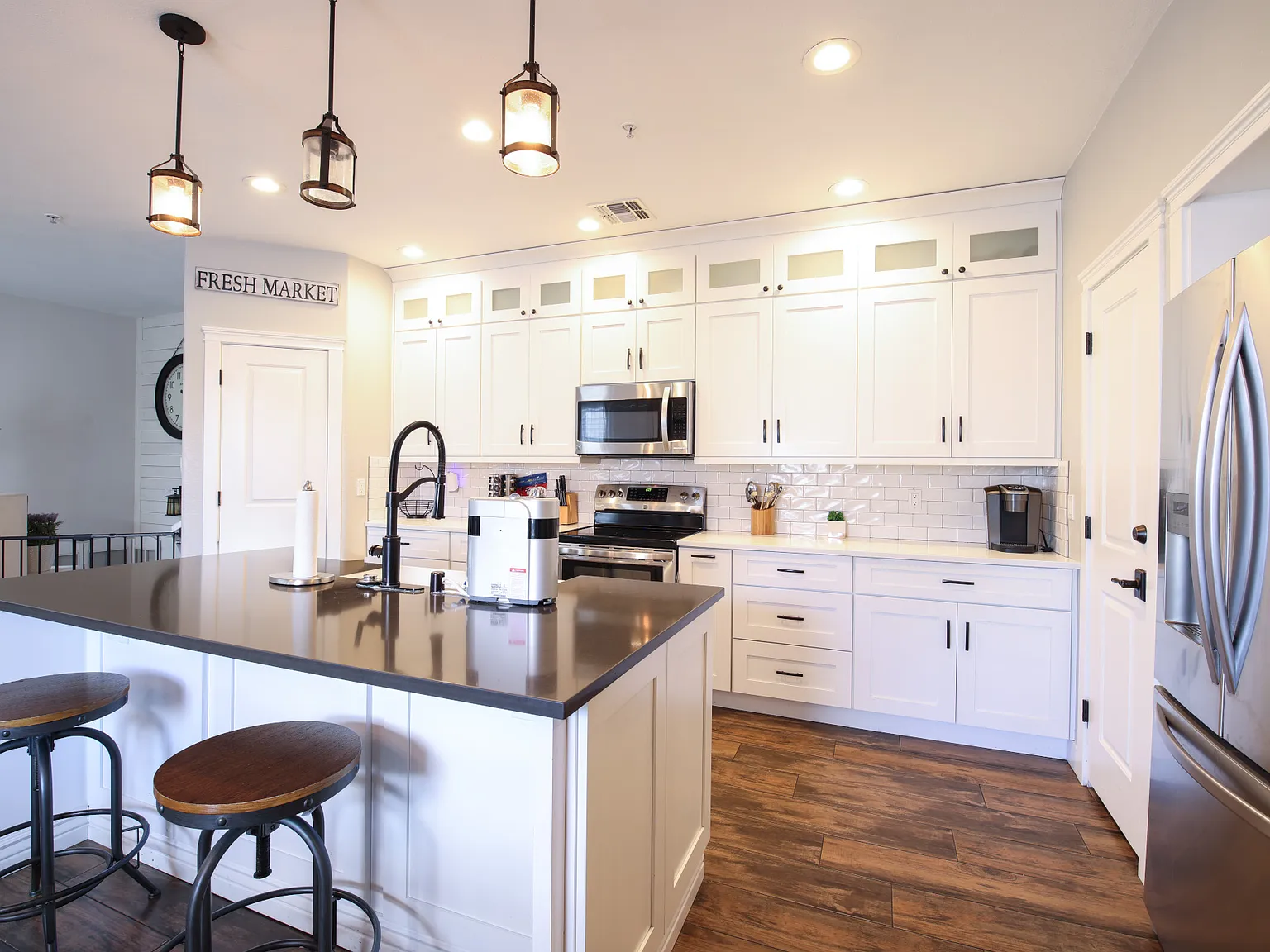 2 bed, 1205 sqft, $3,100 — Photo 3