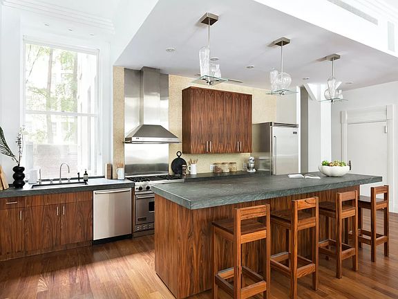 4th image of 31 W 12th St APT 1W
