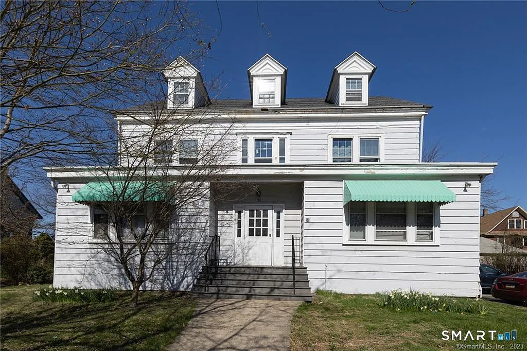Photo 2 of 17 - 56 Park Ave #201 - Bridgeport, CT Building Photo - 56 Park Ave #201