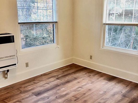 3rd image of 236 SE 32nd Ave #206