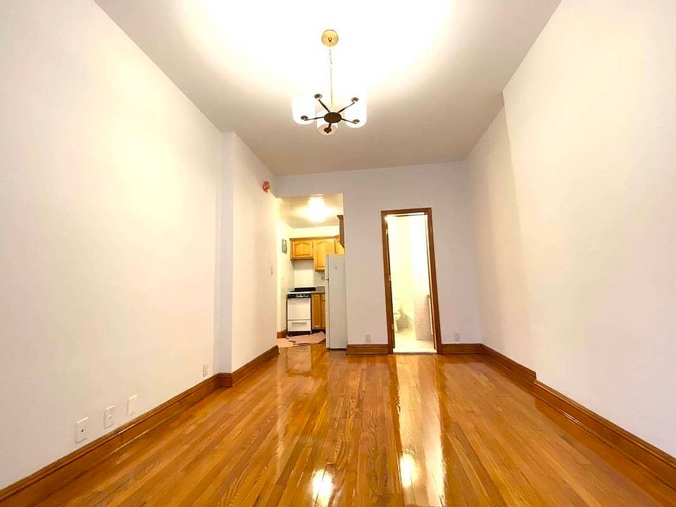 2nd image of 138 W 70th St #4F