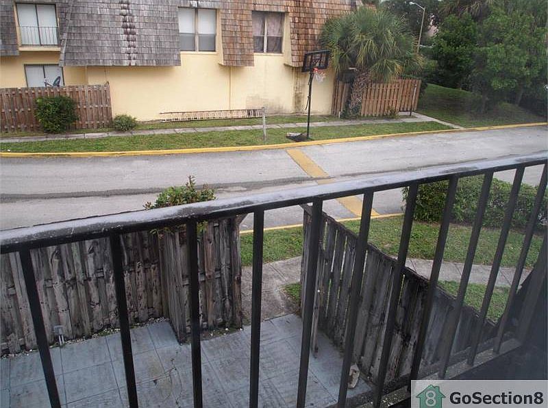 2nd image of 1887 N Congress Ave