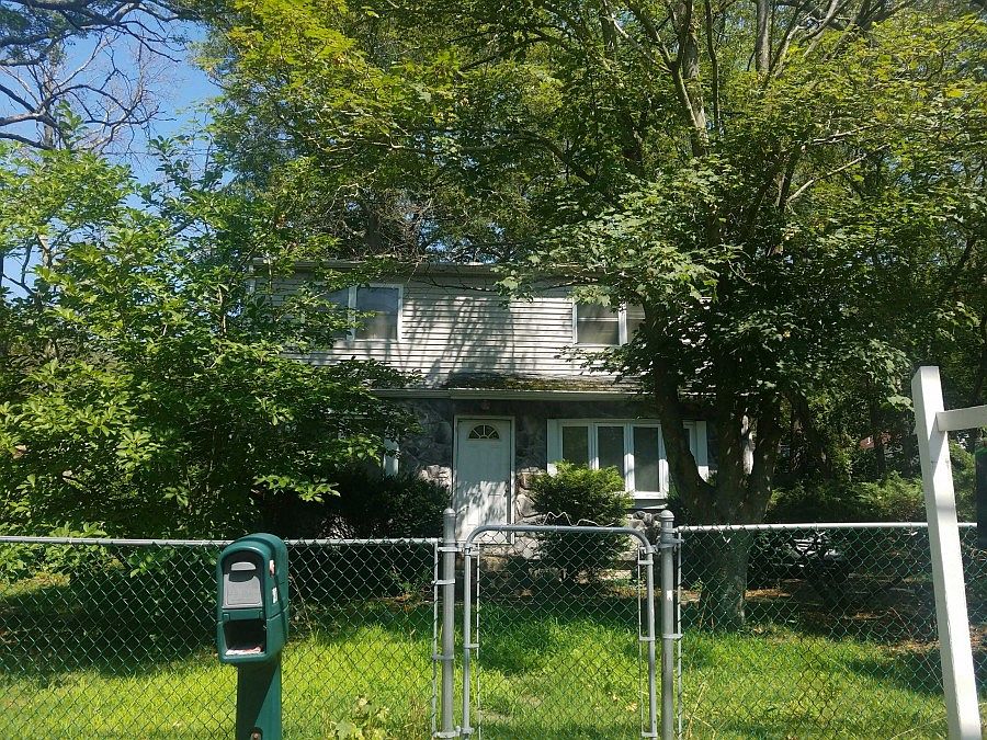 1st image of 27 Fife Dr