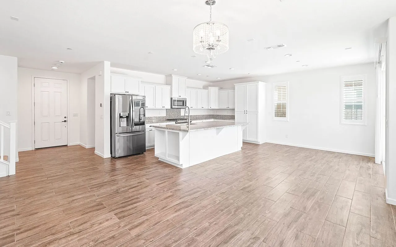 4 bed, 3.5 bath, 2150 sqft, $4,000 — Photo 2