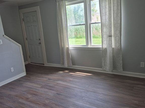 3rd image of 50-60 Crane Pl