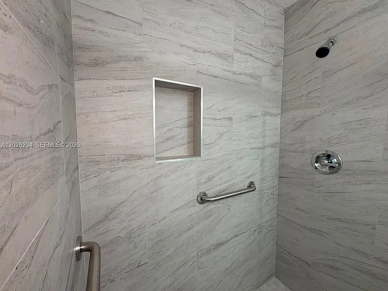 1141 Lake Victoria Dr #F — Photo 18
