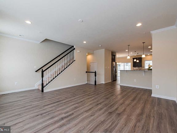 3rd image of 7447 Tanyard Knoll Ln