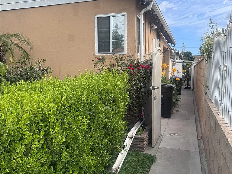9832 Beach St — Photo 31