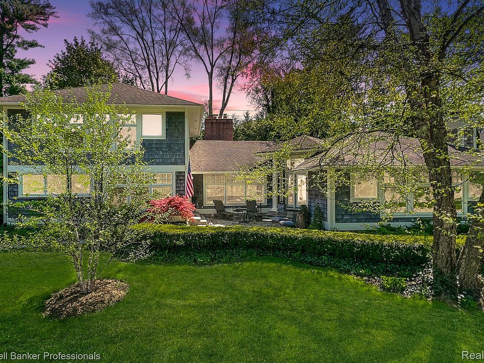 1st image of 774 Lakeside Dr