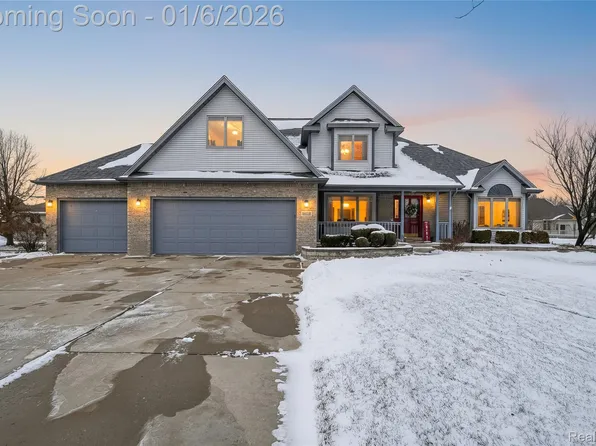 2361 Stonebrook Ct, Flushing, MI 48433