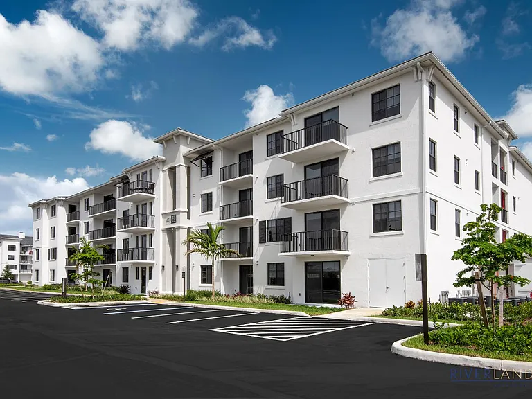 Riverland Apartments — Photo 42