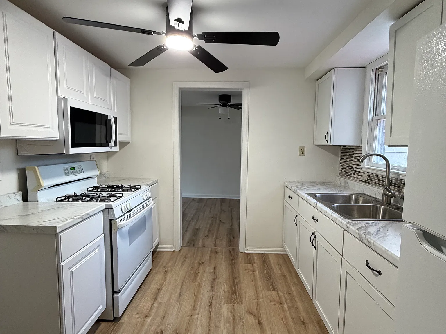 3 bed, 1056 sqft, $1,550 — Photo 2