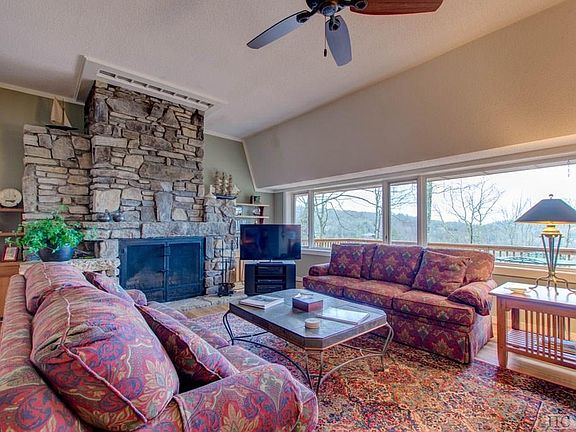 4th image of 387 Country Club Dr