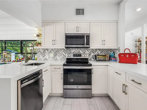 1965 Alamanda Dr, North Miami, FL 33181