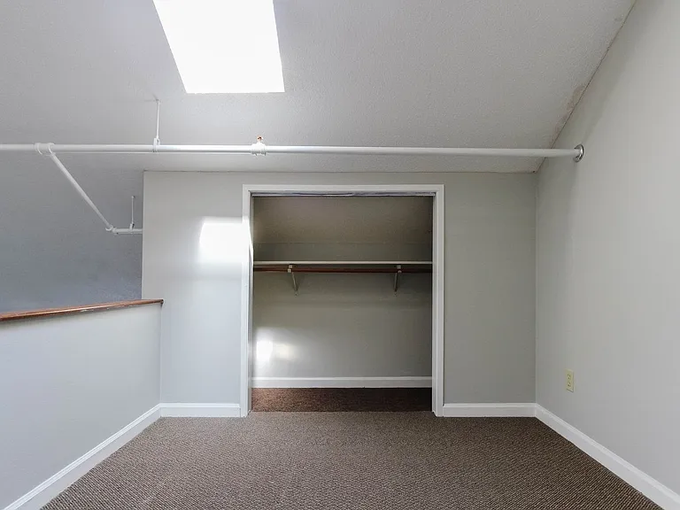 1712 W University Ave — Photo 14