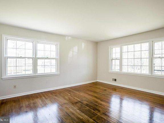 5th image of 2214 Windjammer Dr
