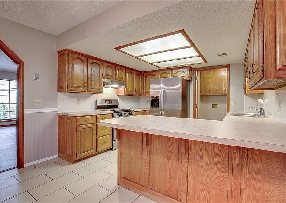 2nd image of 1304 Jennifer St