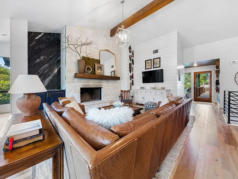 202 Top O The Lake Dr — Photo 3