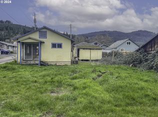 203 S School St, Drain, OR 97435