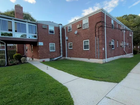 74-15 255th St #B2, Glen Oaks, NY 11004