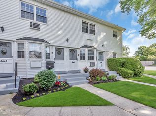 2317 Wilshire Ln, Oakdale, NY 11769