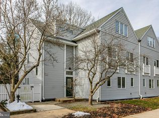 18 Academy Ct, Pennington, NJ 08534