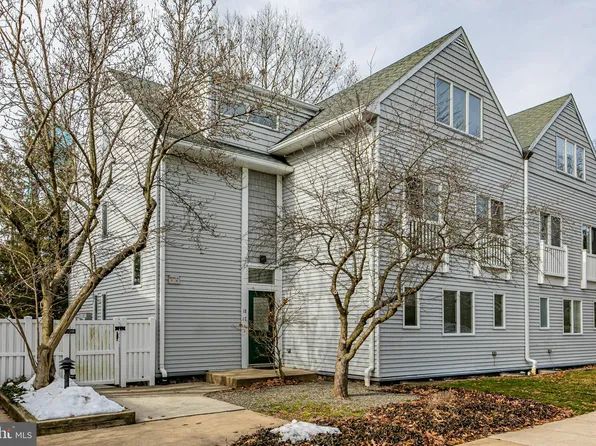 18 Academy Ct, Pennington, NJ 08534