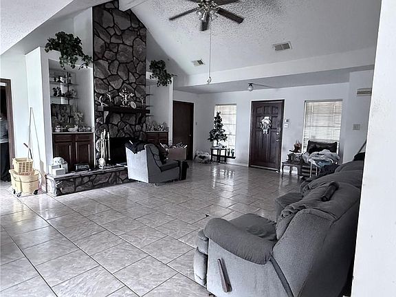 4th image of 4103 Saint Elizabeth Dr