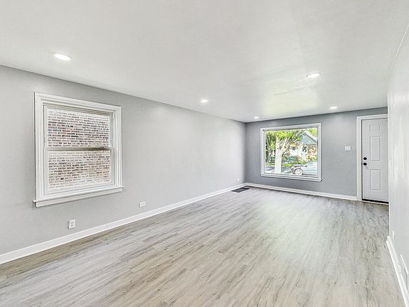 4th image of 11304 S Avenue H